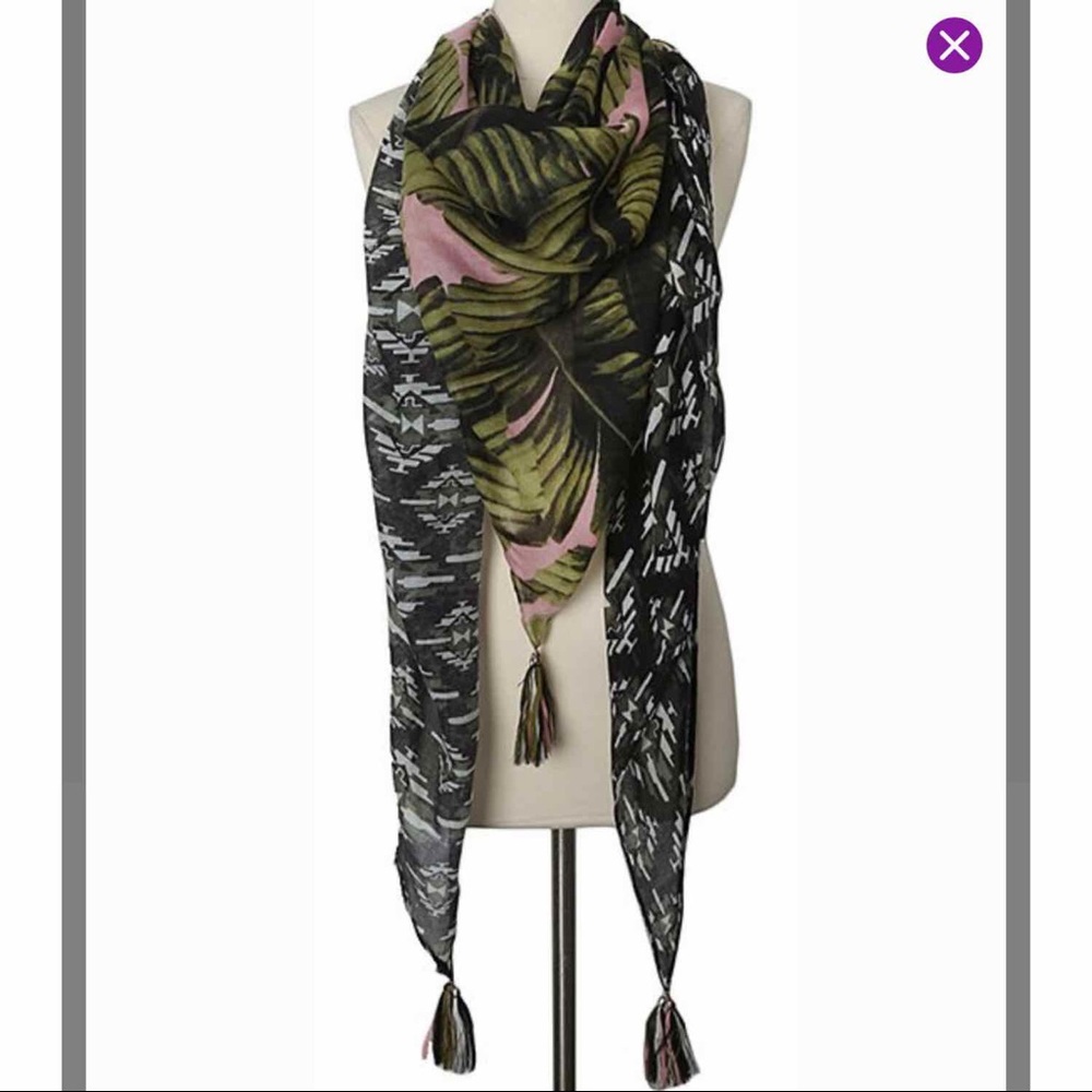Steve Madden geometric jungle scarf